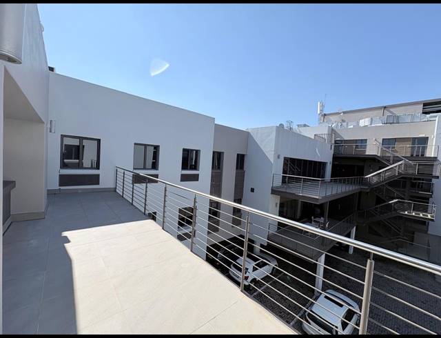 585M² OFFICE TO LET IN VORNA VALLEY
